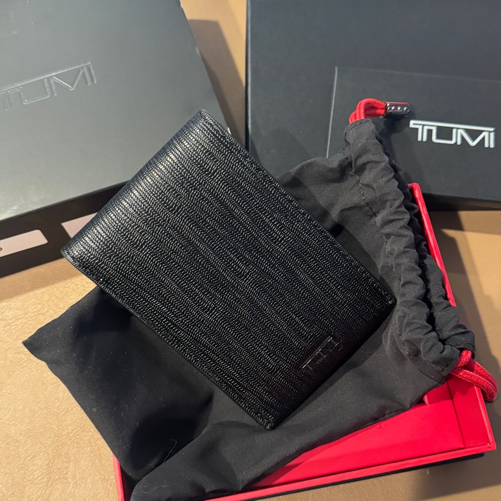 TUMI Nassau Slim Single Billfold Wallet Black